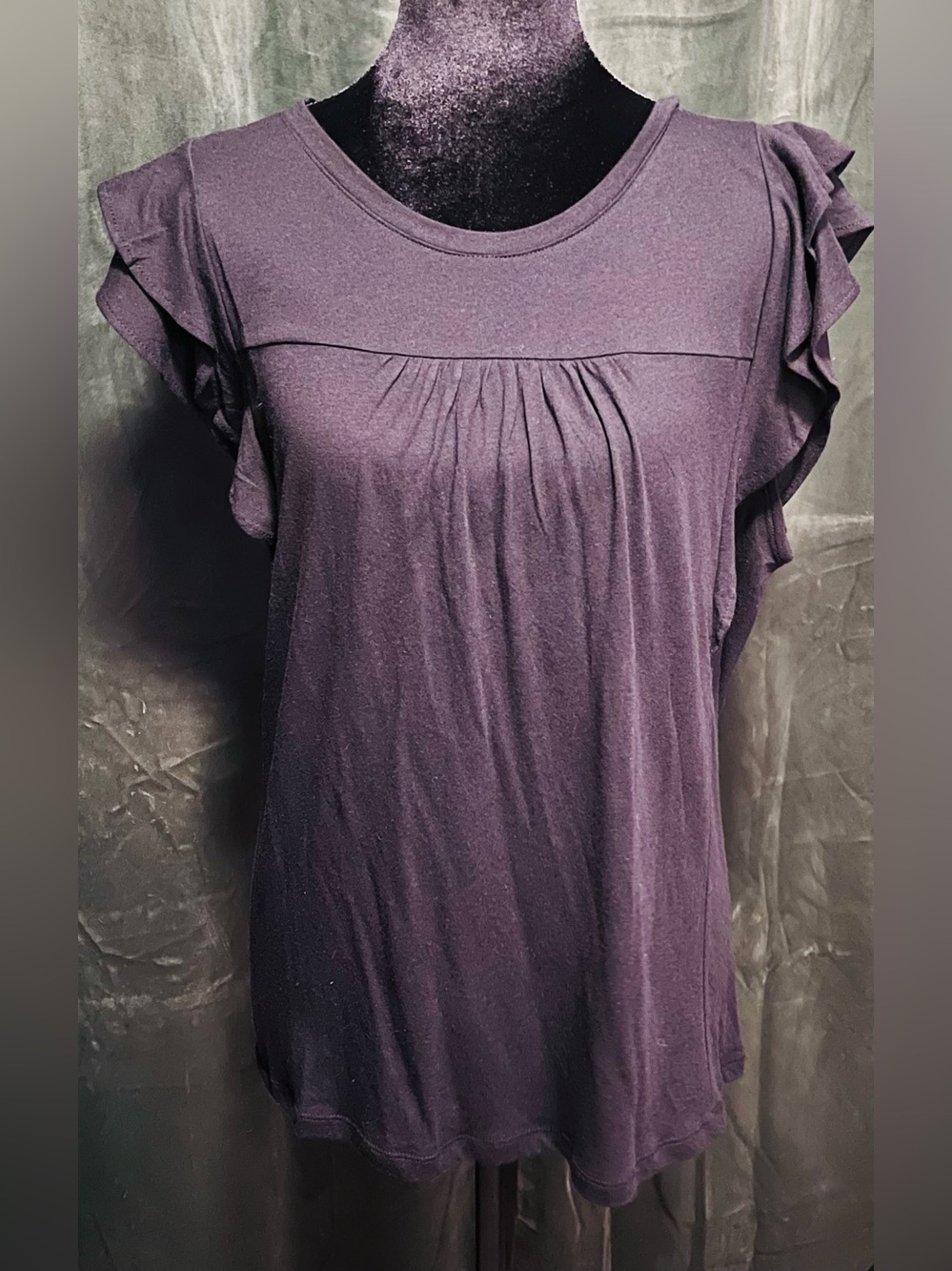 GAP Black Ruffle Sleeve Short Sleeve Tee